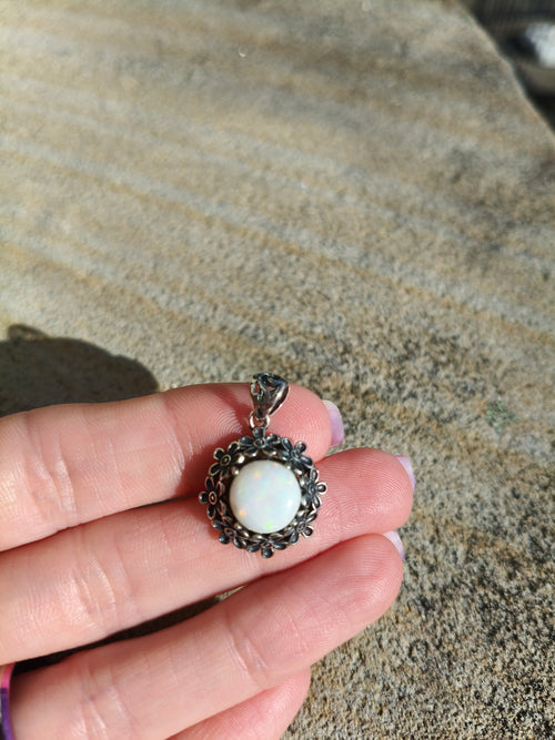 2.5 ct Copper Pedy Opal Pendant